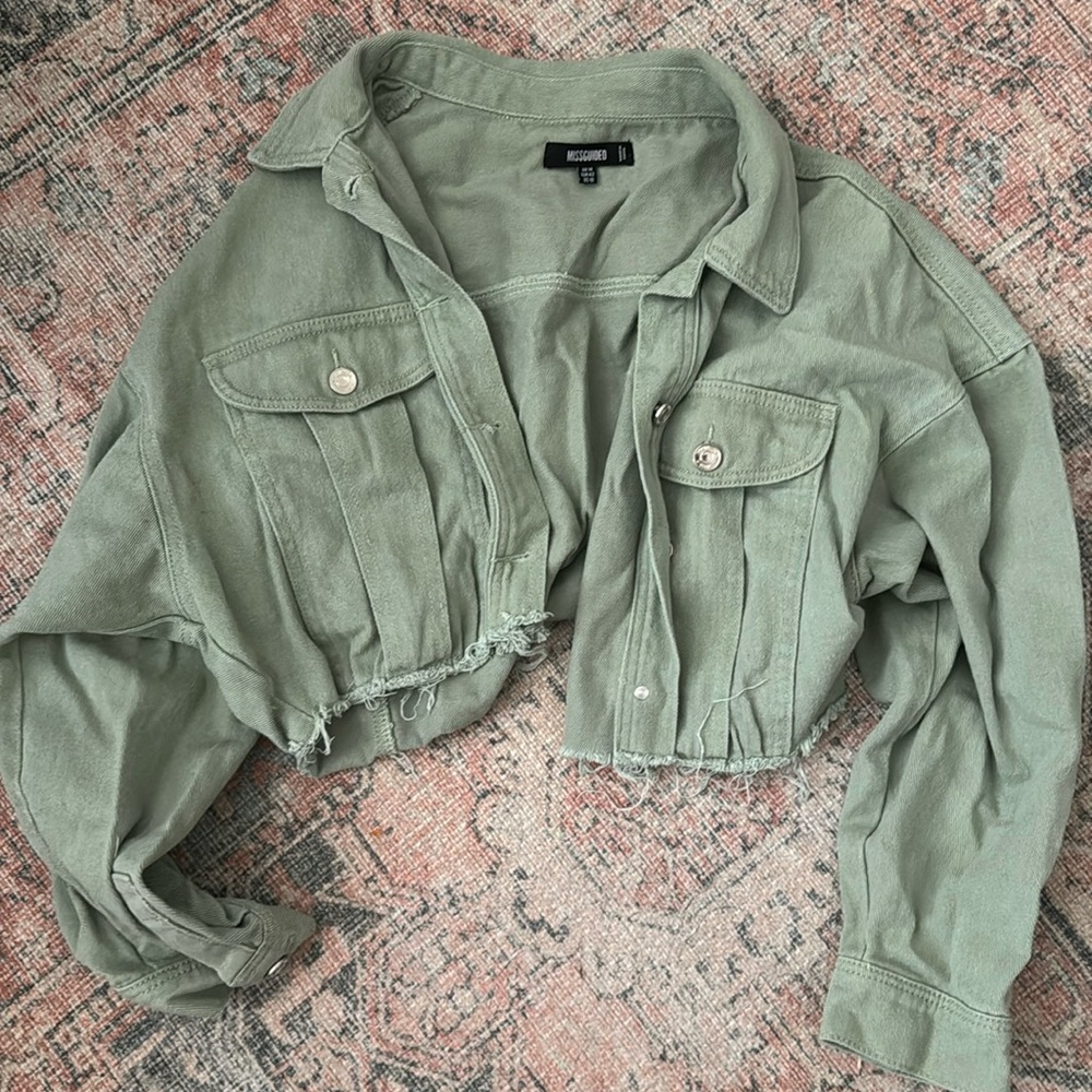 Cropped frayed jacket